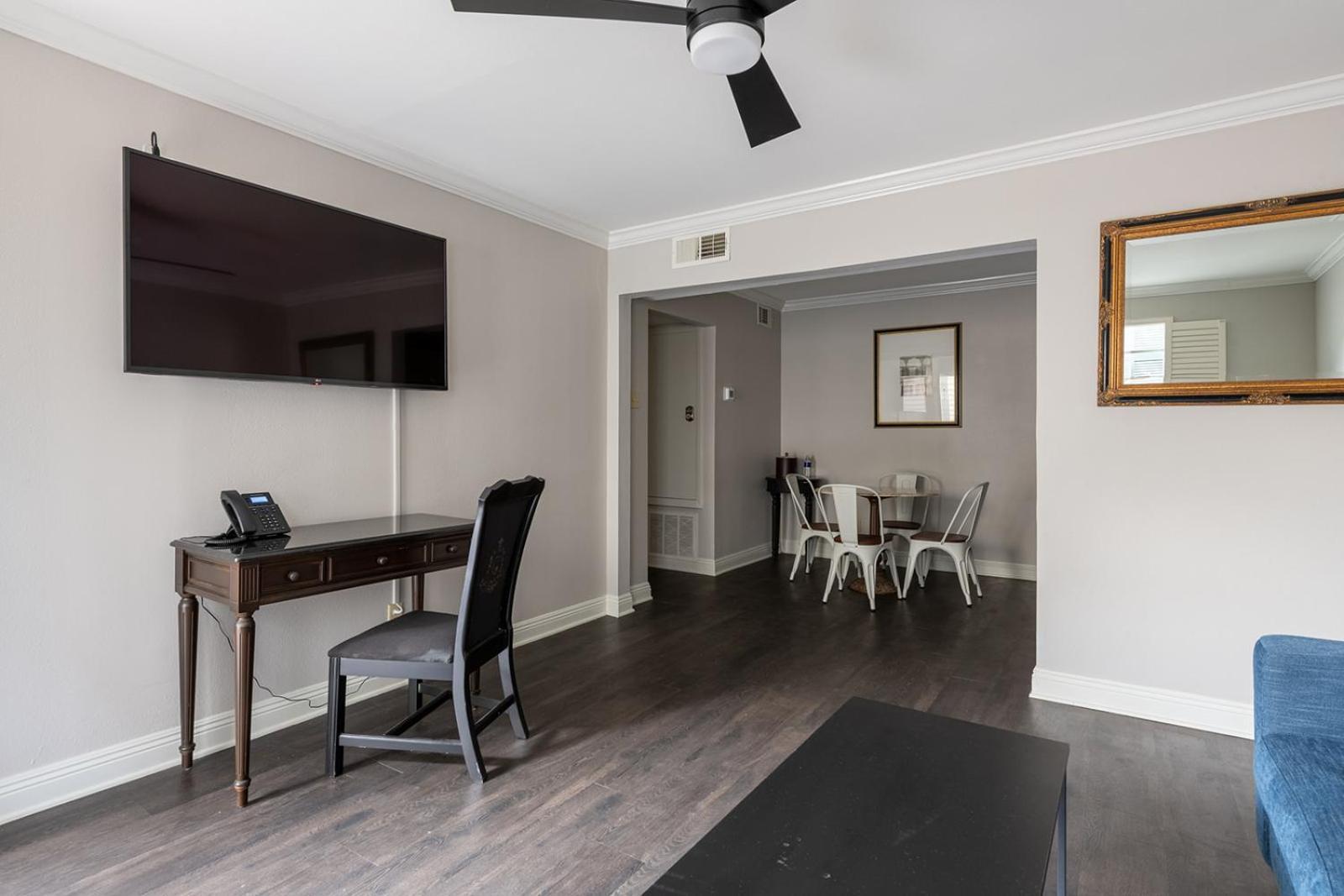 ניו אורלינס French Quarter Suites Hotel מראה חיצוני תמונה