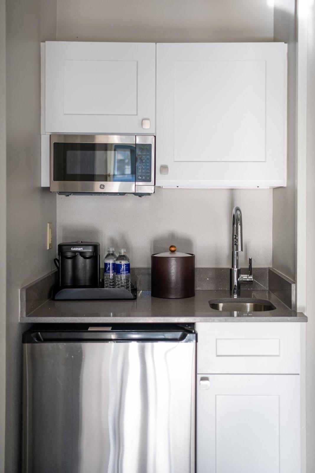 ניו אורלינס French Quarter Suites Hotel מראה חיצוני תמונה