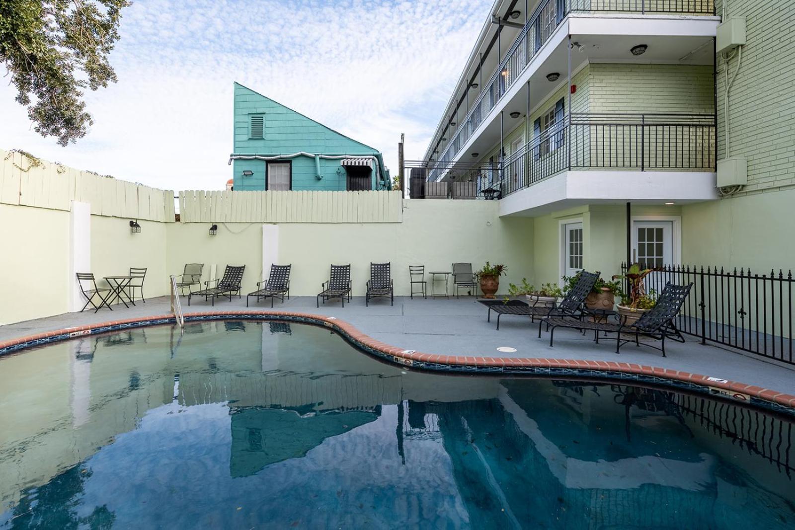 ניו אורלינס French Quarter Suites Hotel מראה חיצוני תמונה